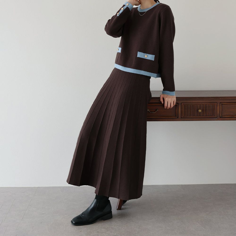 金釦滾邊針織上衣+優雅百摺長裙(2件組)-棕x藍