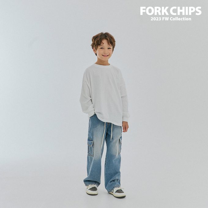 韓國 FORK CHIPS - 品牌刺繡點綴圓領長袖上衣-象牙白