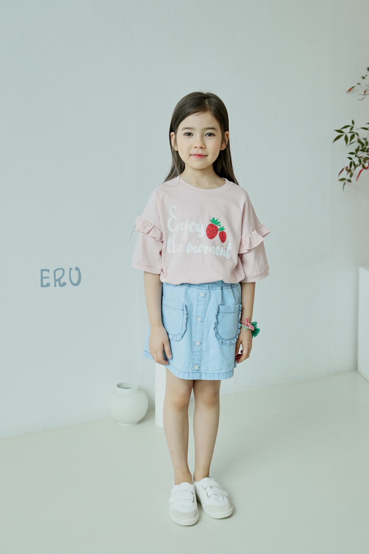 韓國 ERU - 荷葉裝飾袖草莓印花T-淺粉