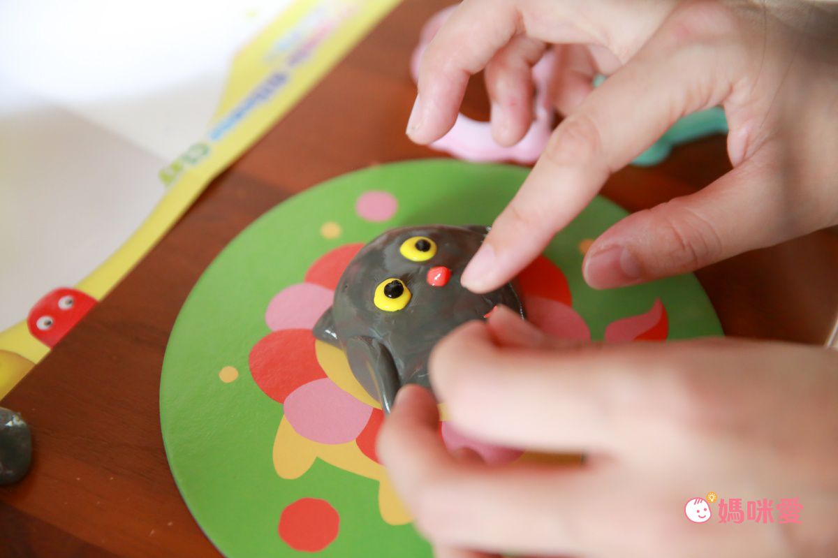 【Q-doh 有機矽膠黏土】不乾硬、無限重複玩！漸進式手指肌力訓練