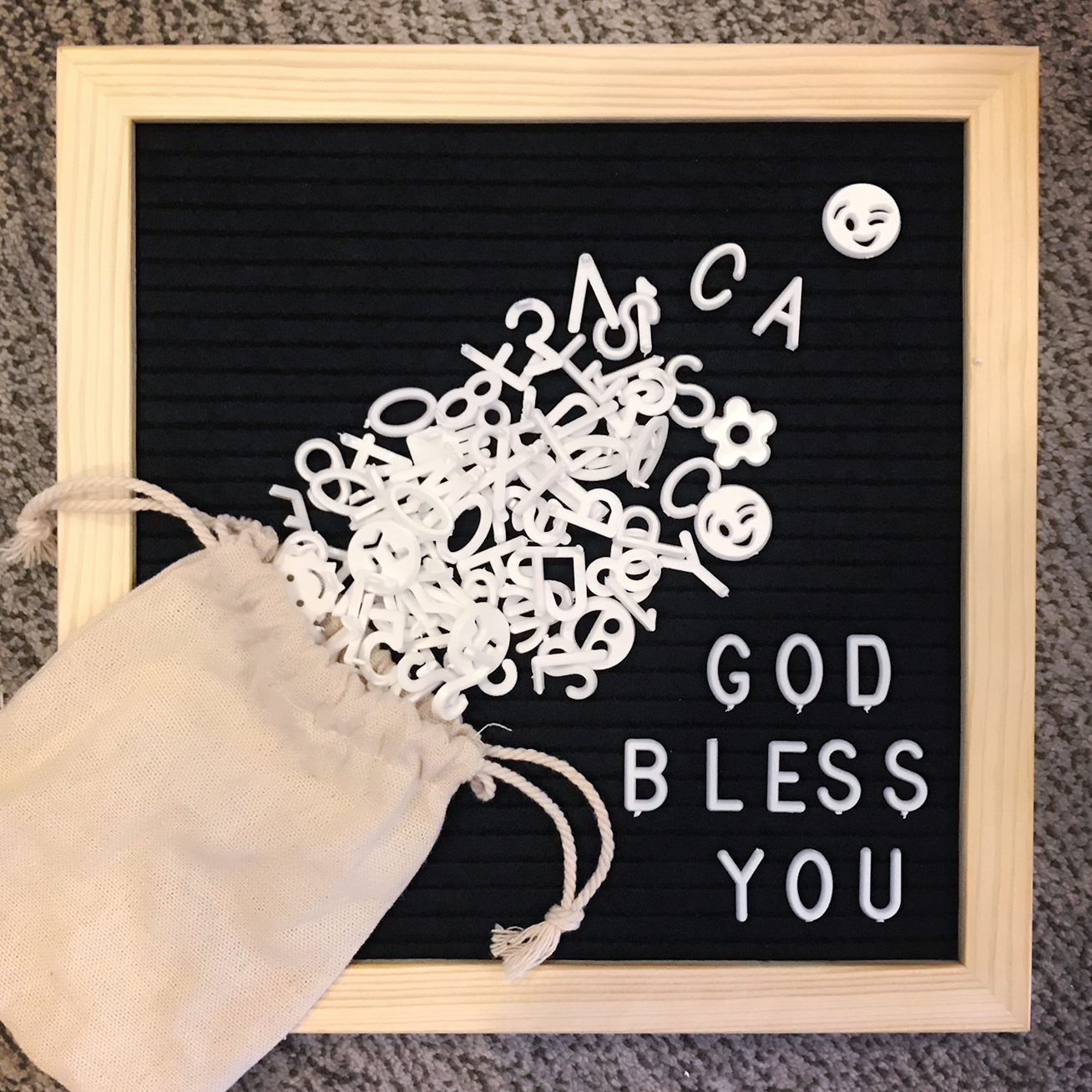 Chelston bikes - Felt Letter Board - 松木字母毛氈板-黑色-實木松木毛氈留言板x1,白色字母數字符號片x2,松木支架x1,字母收納袋x1