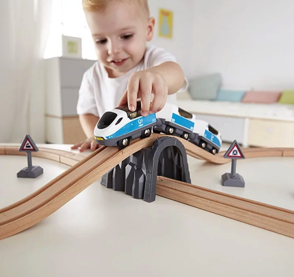 超酷太陽能車／高鐵車站加入！❤ 德國 Hape 軌道車 ❤ 車車控最愛豪華軌道