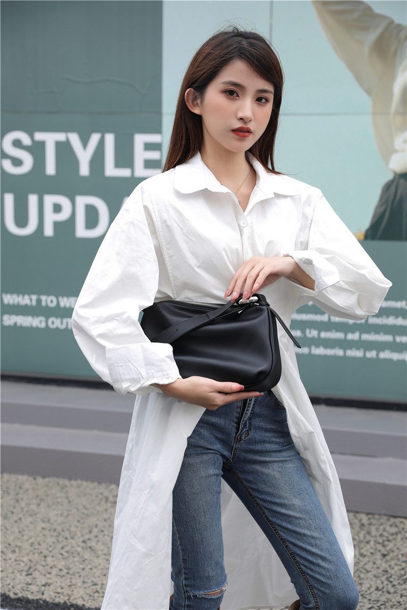 高質感時尚軟牛皮肩背包-白+棕 (28x6x20cm)