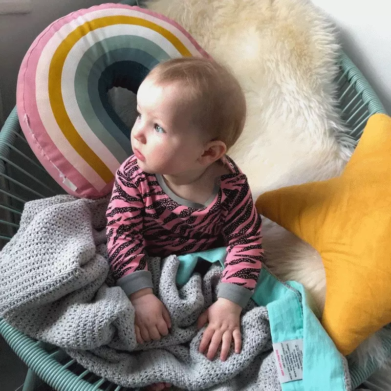 英國 Mama Designs - 100% 棉織透氣洞洞毯-櫻花粉 (S號)-70x90cm