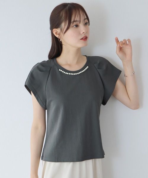 日本 BLUE EAST - 氣質珍珠圓領短袖上衣-深灰
