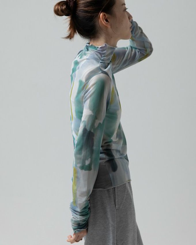 日本 gleam - 水彩畫風透膚皺摺高領長袖上衣-深淺灰系