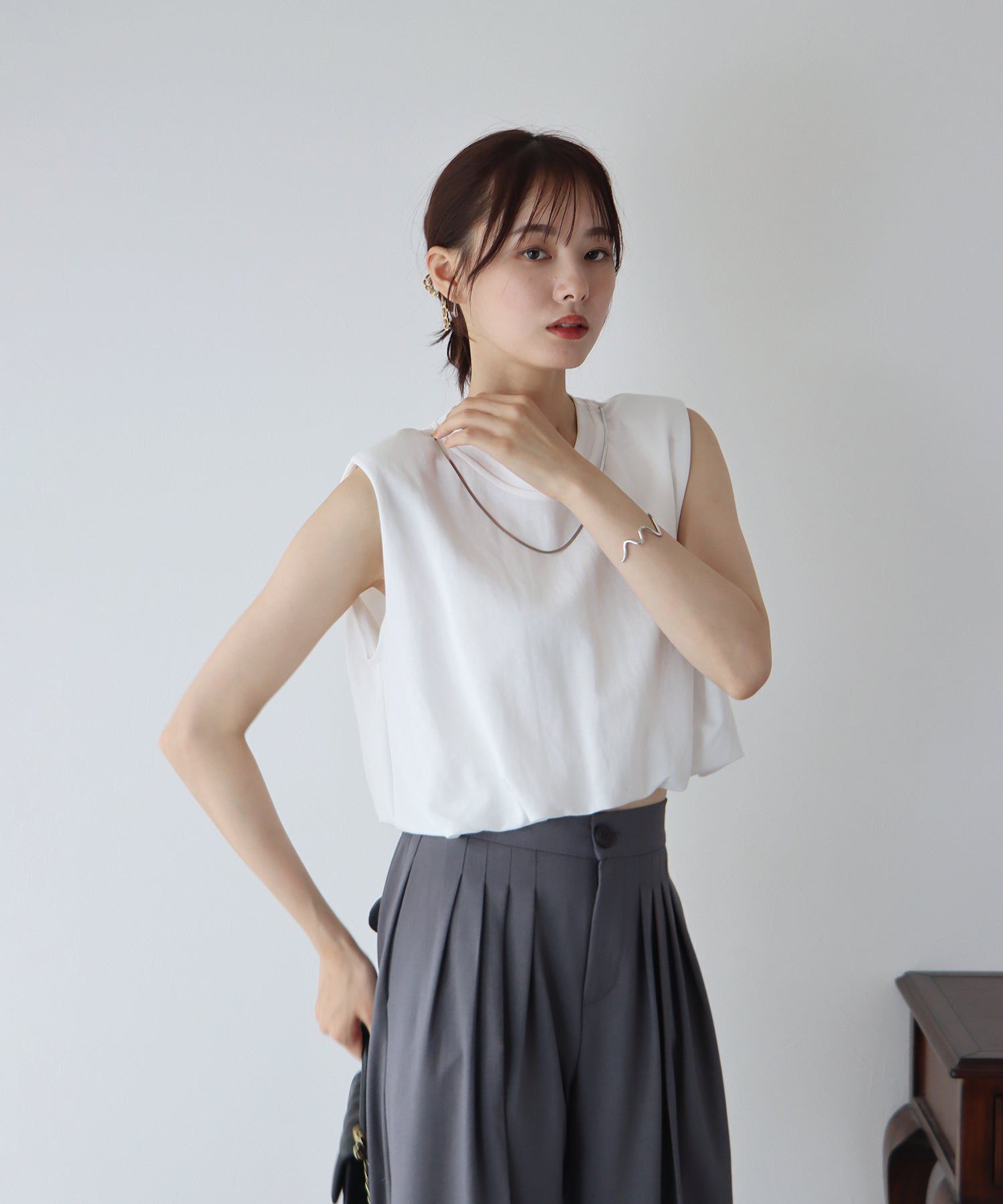 日本 BLUE EAST - 棉混法式簡約無袖上衣-白