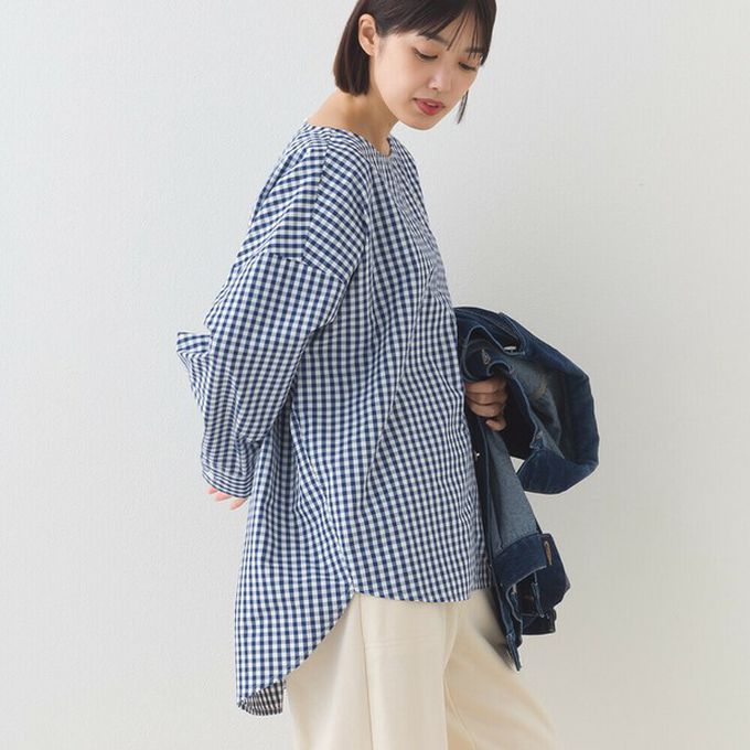 日本 OMNES - 圓弧優雅前短後長修身船領上衣-格子-海軍藍