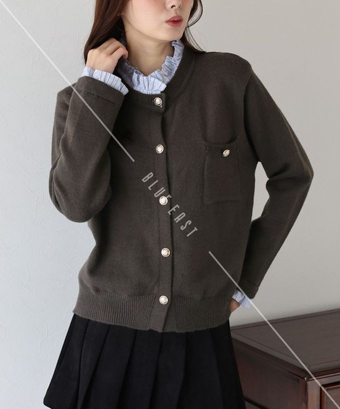 日本 BLUE EAST - 甜心假二件荷葉領金扣開襟衫-深咖啡 (M)