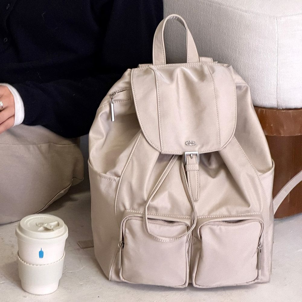 小眾設計 高雅霧面生活防水尼龍後背包-卡其杏 (L[29x37x16cm])