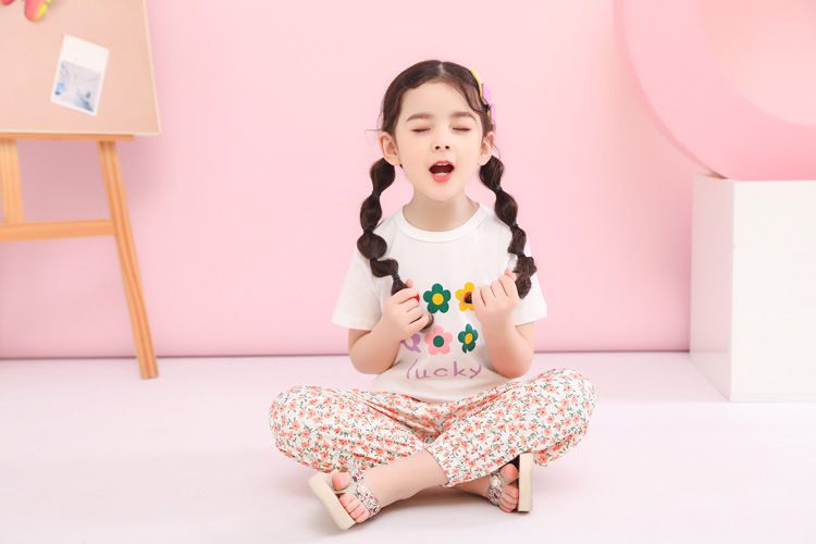 純棉短袖上衣-lucky花花-白色