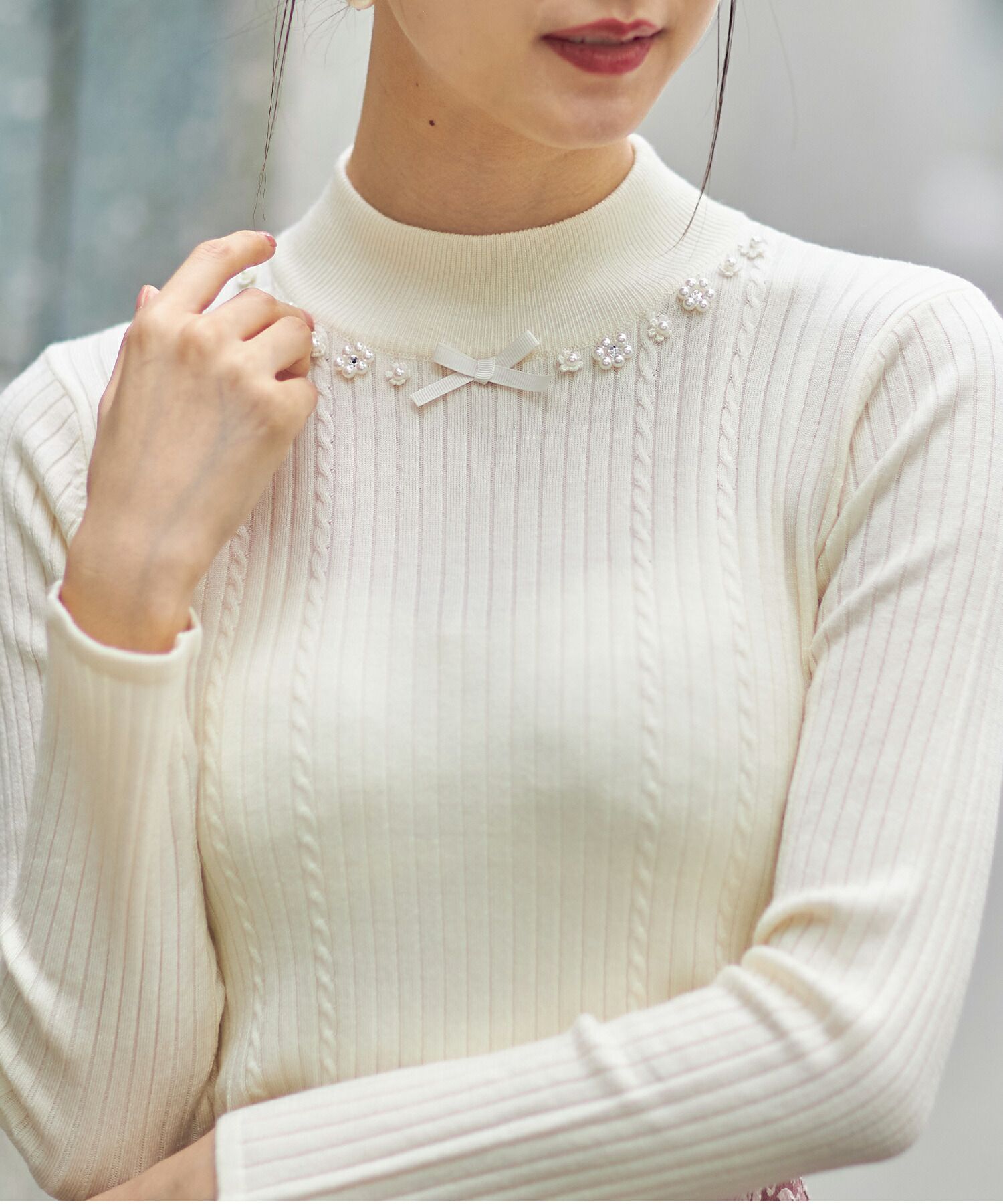 日本 tocco-closet - 氣質珍珠花朵針織上衣-奶油杏