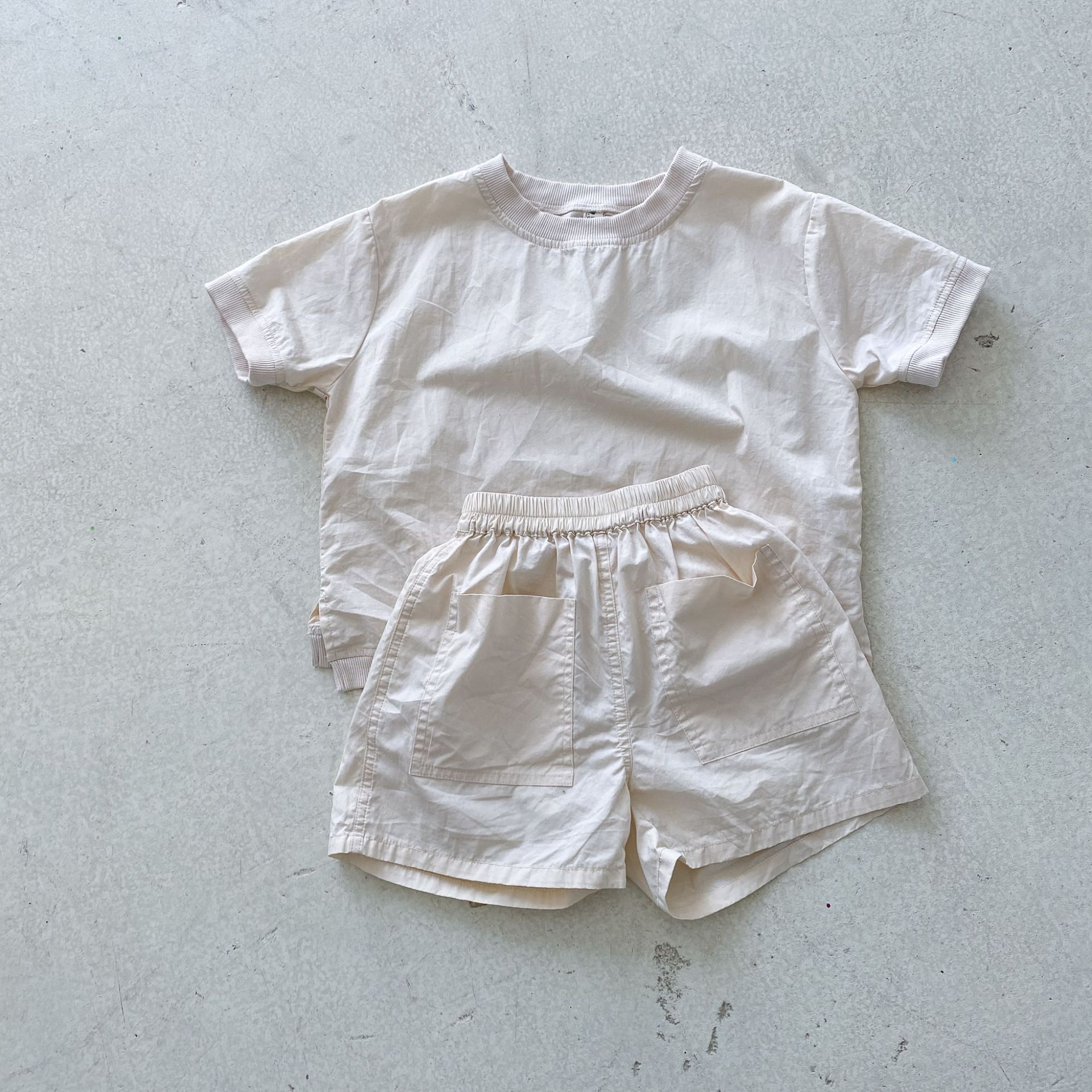 質感素色圓領口袋套裝-咖啡色