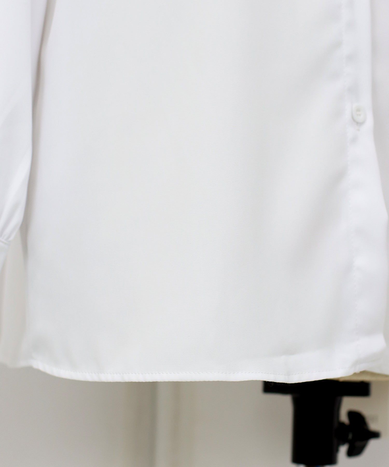 日本 BLUE EAST - 優雅紐結雪紡長袖襯衫-印花-淺杏