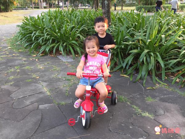 美國百年品牌 RADIO FLYER ❤ 兒童界的法拉利之稱超夯品牌！