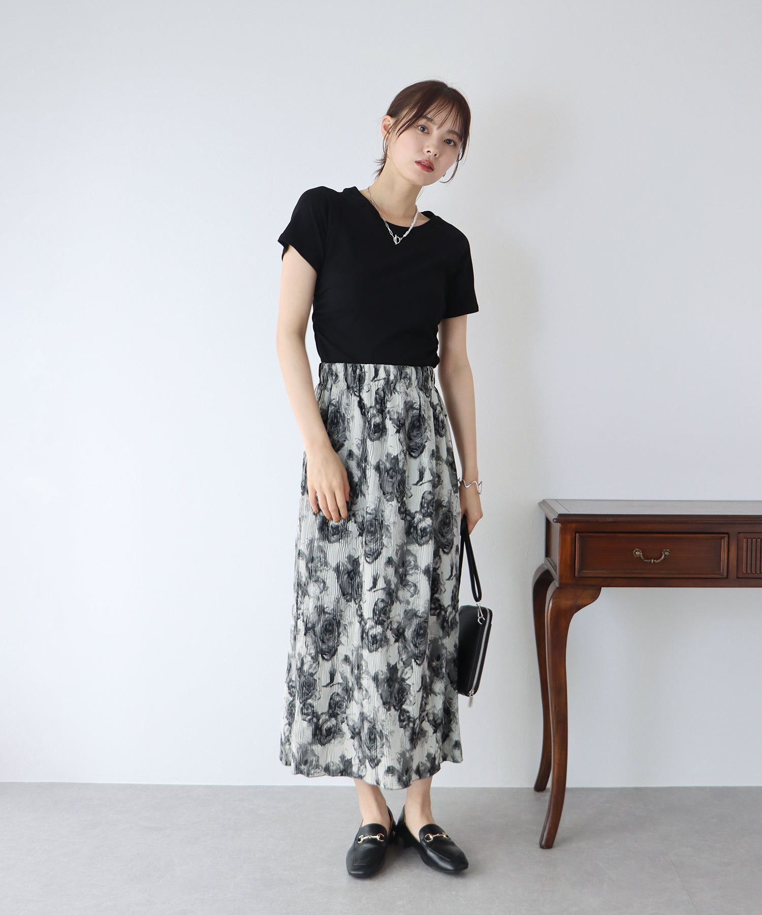 日本 BLUE EAST - 優美渲染修身長裙-黑