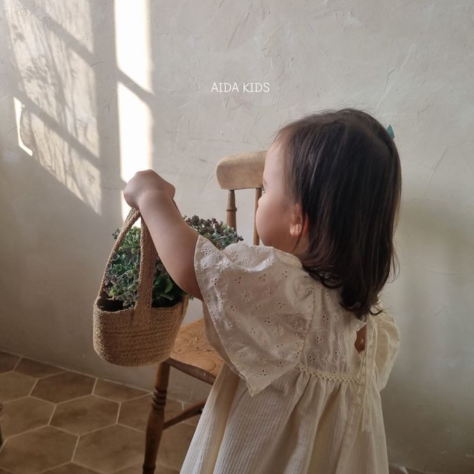 韓國 AIDA - 質感蕾絲花繡短袖連身洋裝-象牙白