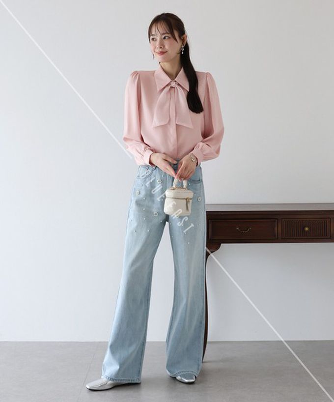 日本 BLUE EAST - 華美珍珠墜飾蝴蝶結緞面長袖襯衫-粉紅 (M)