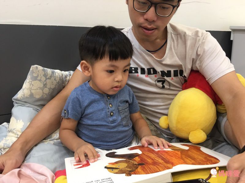 英文操作書特輯♚ 寶貝從小接觸英文的好法寶，英國童謠有聲書♬