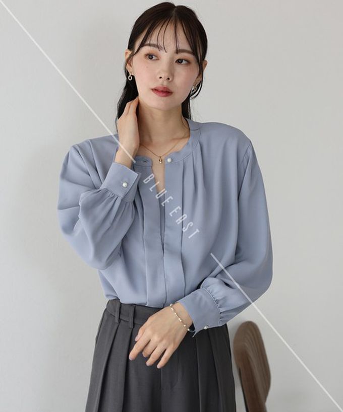 日本 BLUE EAST - 2way領知性整潔感打褶長袖上衣-珍珠袖扣-卡其杏