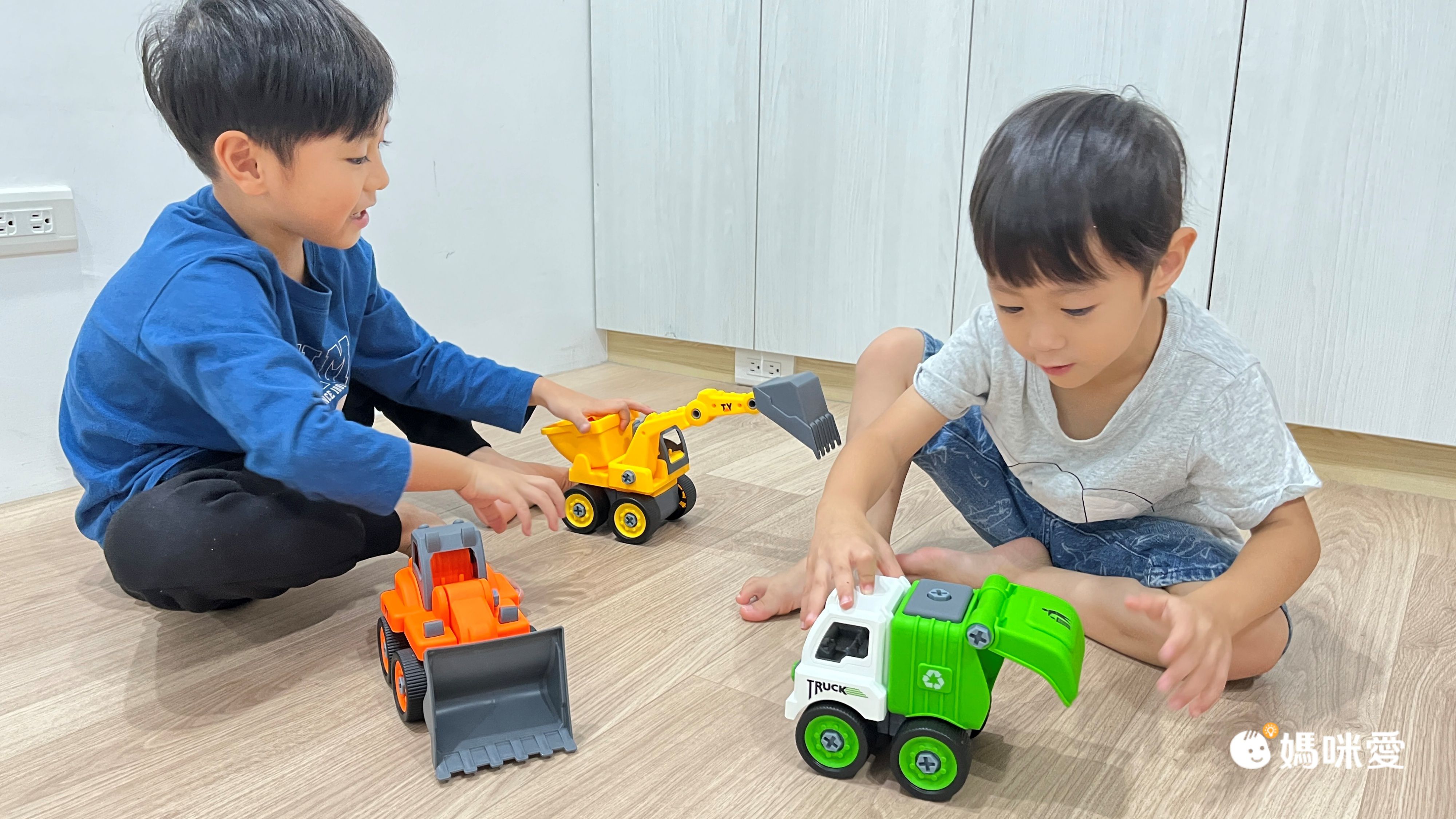 DIY組裝車車【小小家】手提貨櫃車家家酒Ｘ工程車