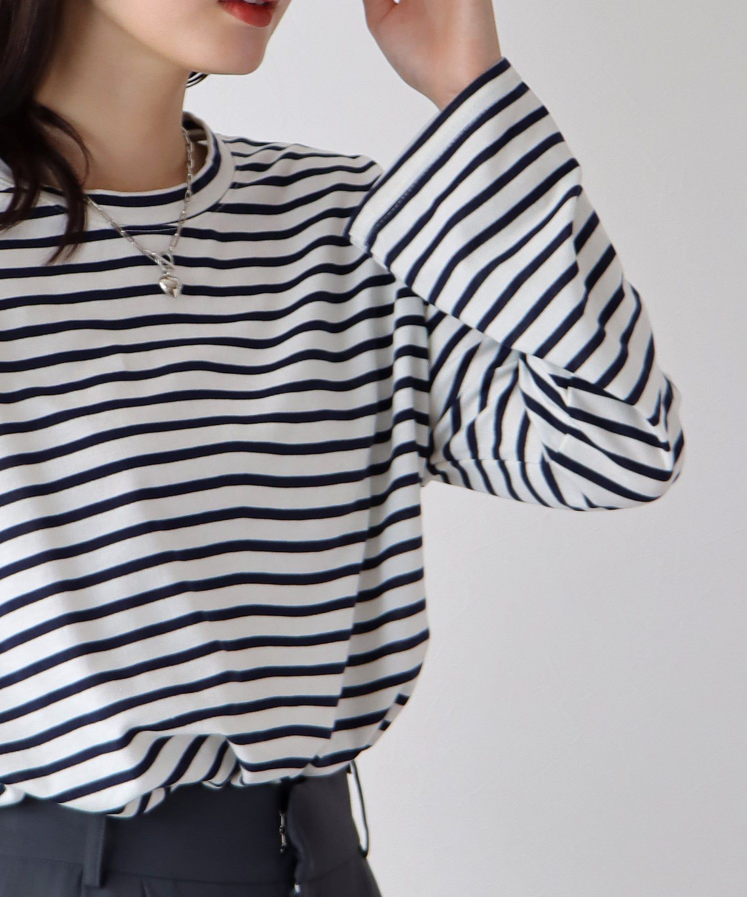 日本 BLUE EAST - 圓領百搭柔軟薄長袖上衣-條紋-深藍