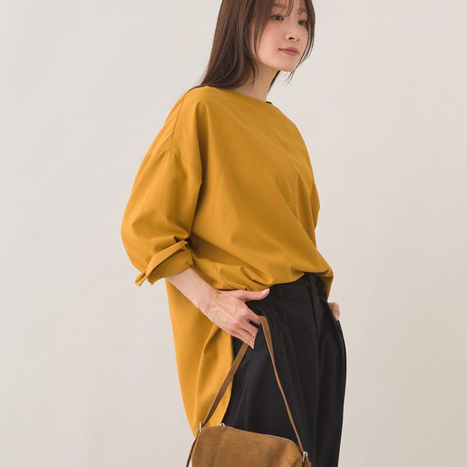 日本 OMNES - 圓弧優雅前短後長修身船領長袖上衣-淺杏