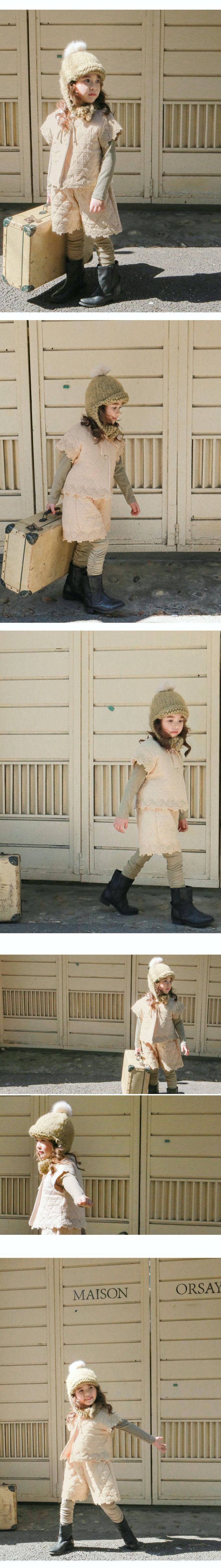 韓國 Puellaflo - 小花蕾絲菱格壓紋保暖背心-米杏