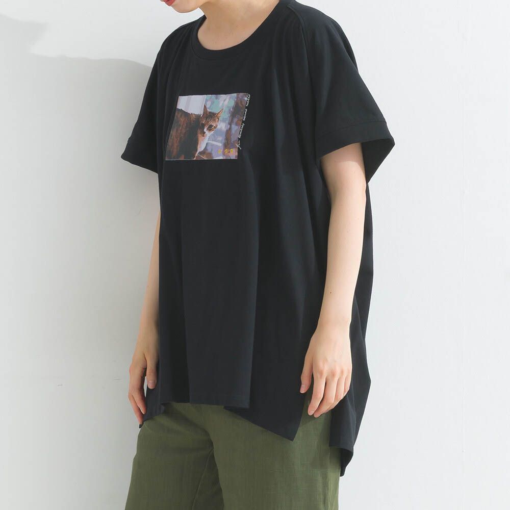 療癒休閒感落肩長版T恤-貓咪照片-黑