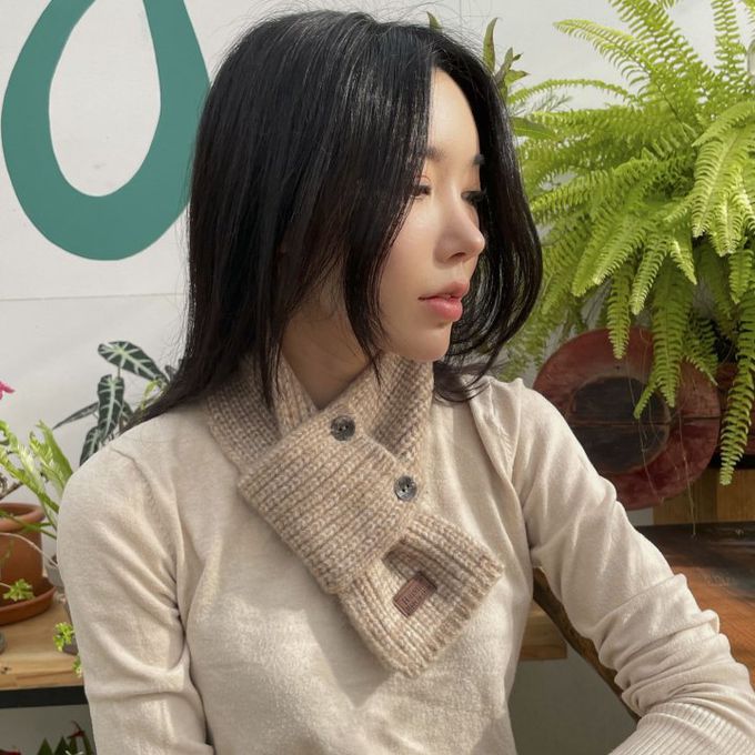 韓國 MAY - 針織鈕釦穿洞式圍巾-黑