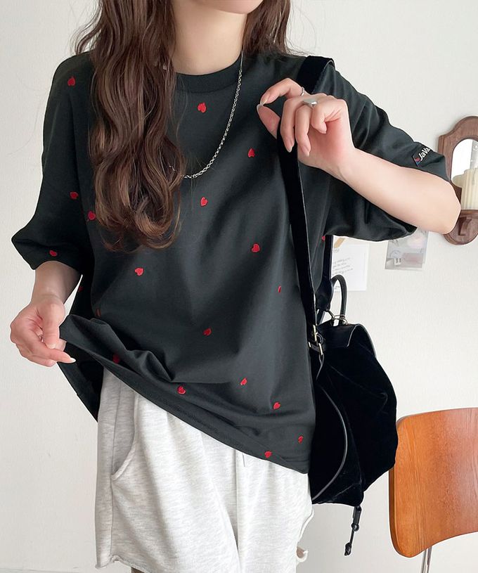 日本 Classical Elf - Java 小巧愛心刺繡短袖上衣-白底x黑