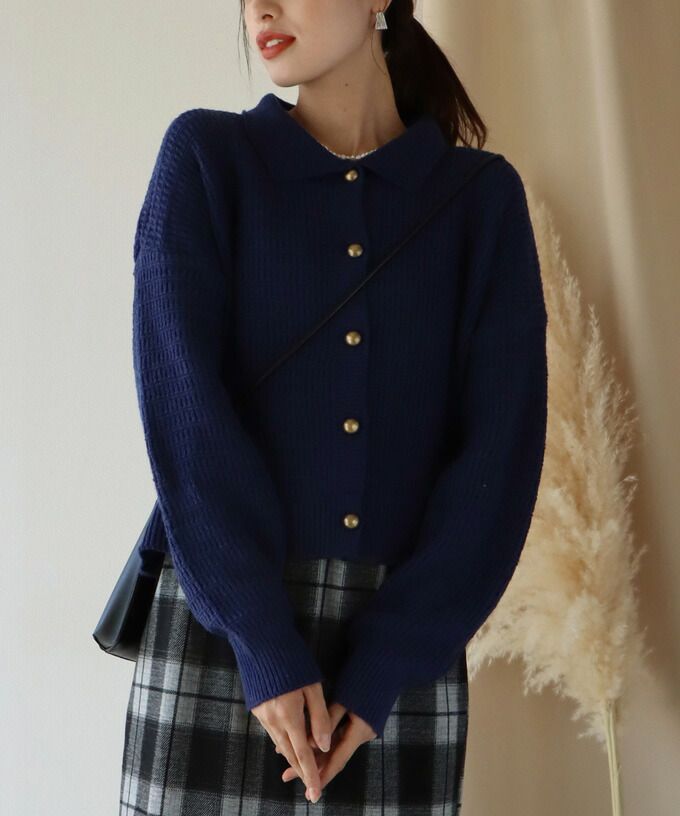 日本 BLUE EAST - 優雅金釦柔軟翻領針織上衣-白