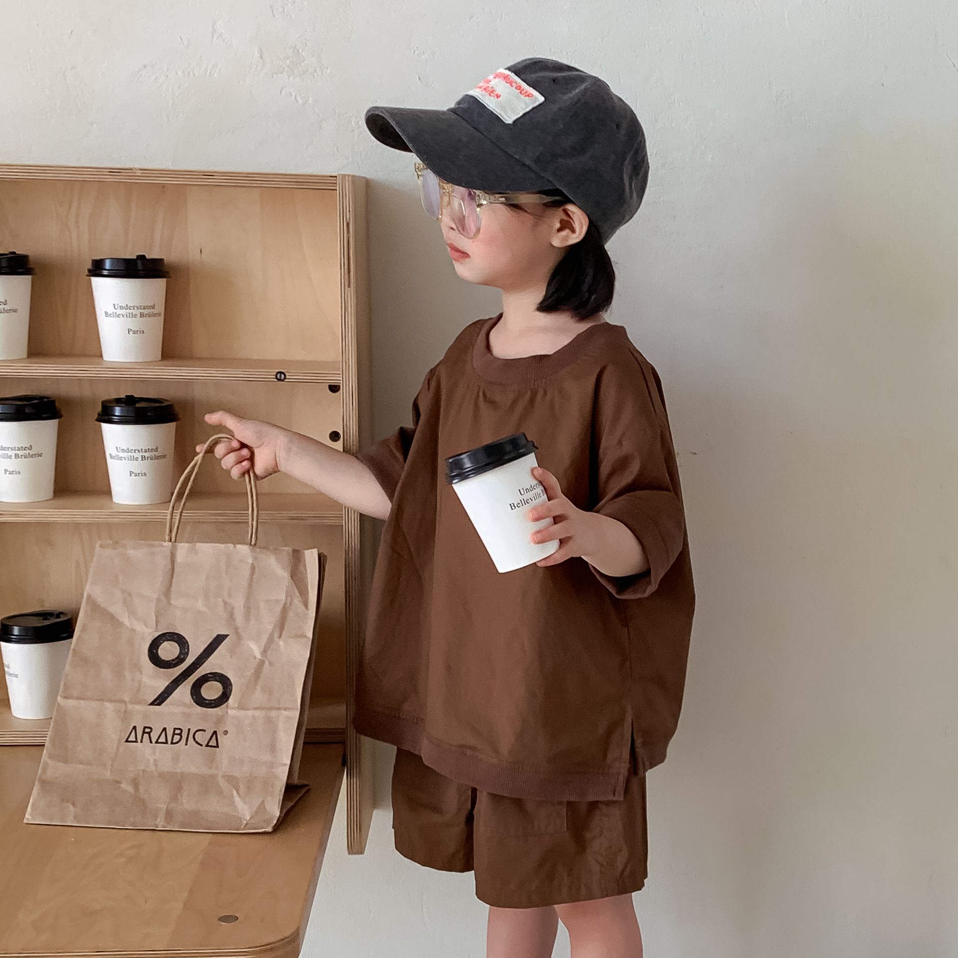 質感素色圓領口袋套裝-咖啡色