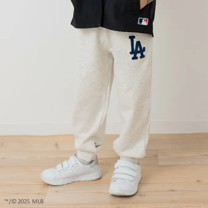 日本 Chil2 - MLB聯名 立體刺繡縮口長褲-洛杉磯道奇-燕麥