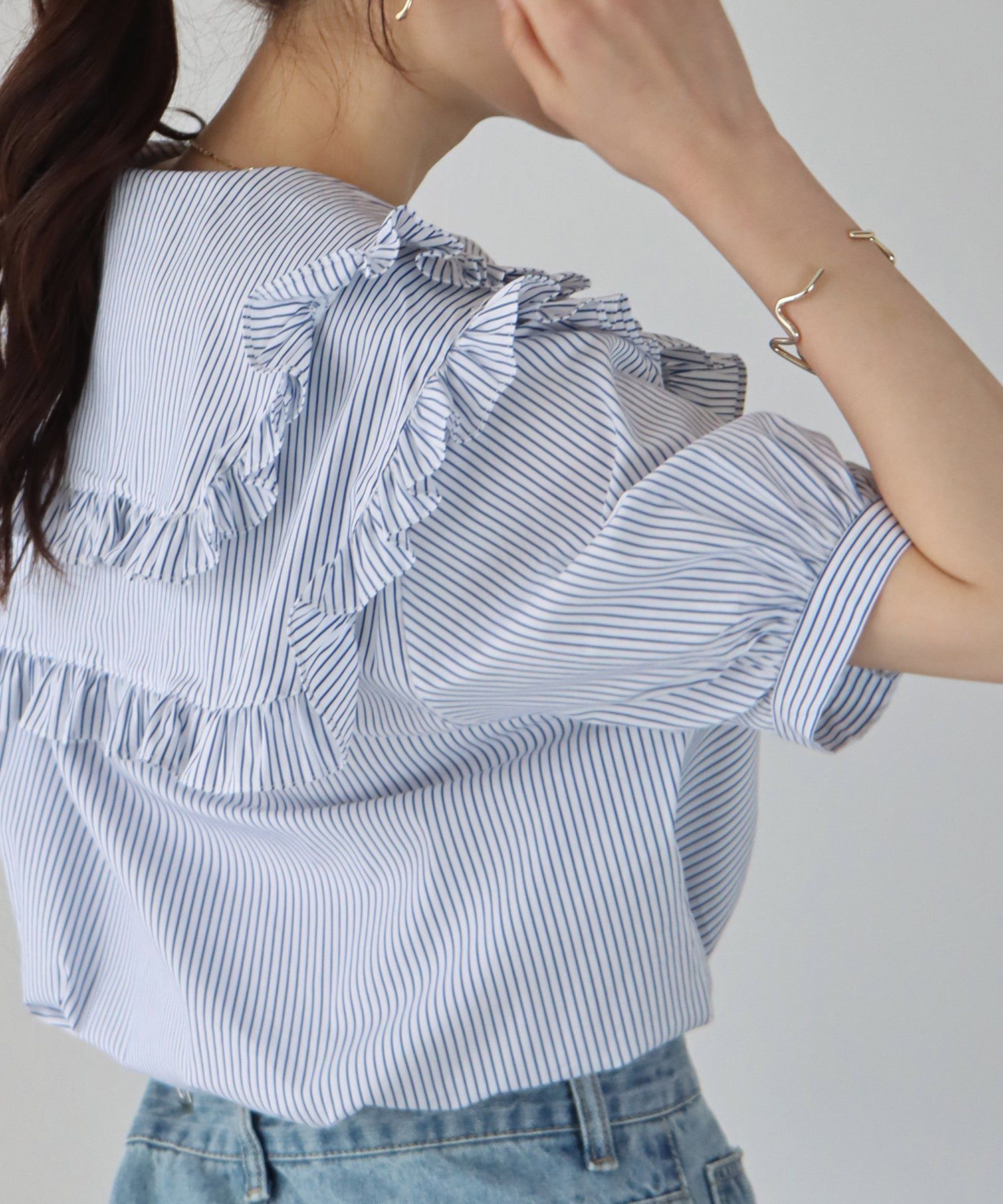 日本 BLUE EAST - 荷葉層次領泡泡短袖襯衫-條紋-水藍