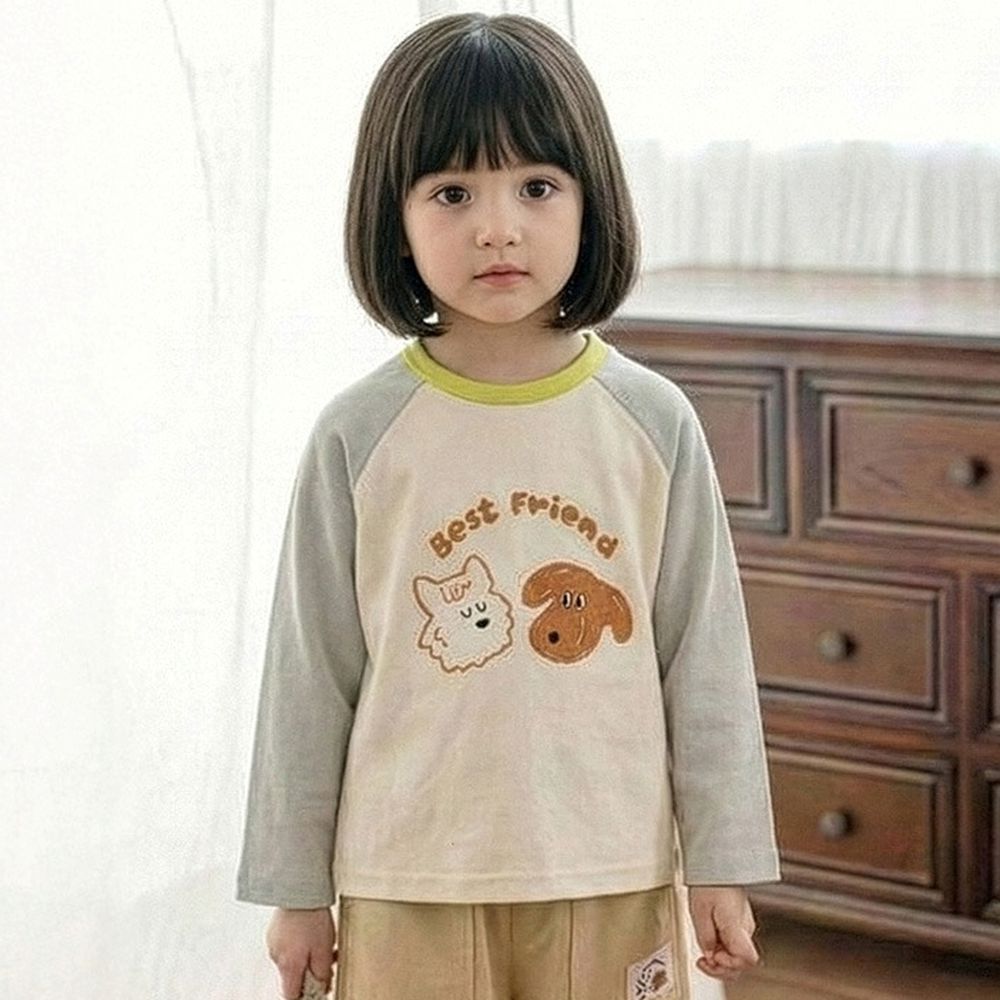 手繪塗鴉狗狗拼色長袖上衣-淺灰X米