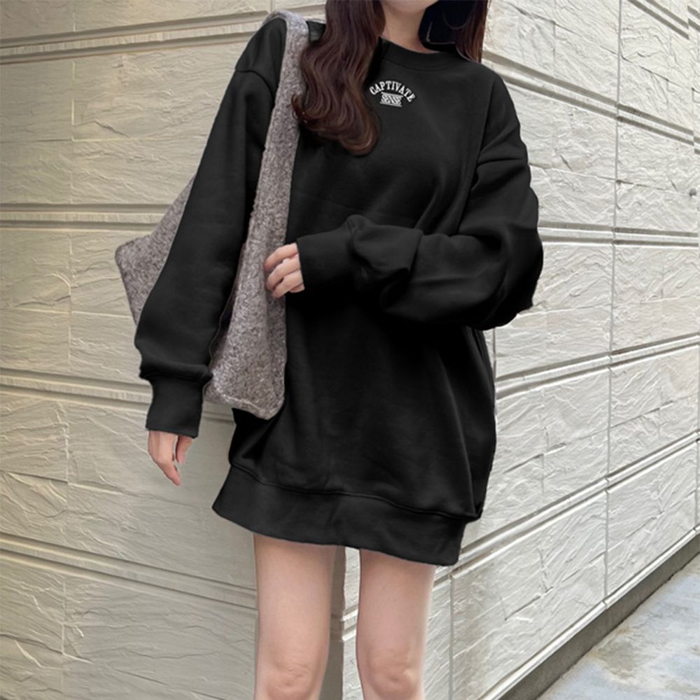 背後學院風印花休閒長版大學T-黑 (F)