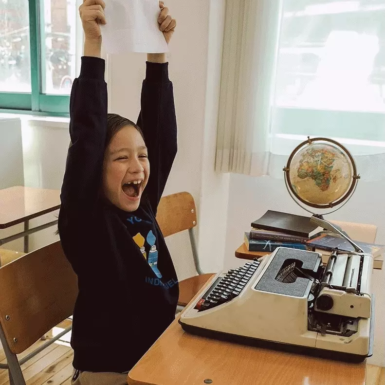 韓國 INDIVIDUEL - 輕量填充棉連帽拉鏈外套-桃粉