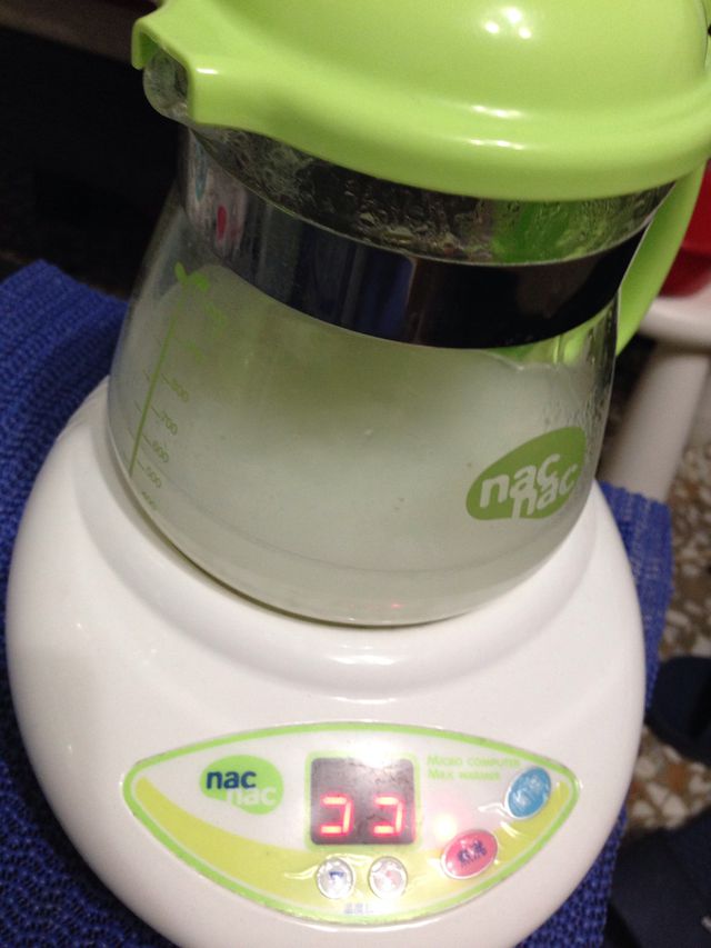 50ml米+500ml水，米洗好，跟水一起放入，再按下煮沸鍵，約40分鐘-50分鐘就好了。
放涼用果汁機打泥，裝入副食品盒放冷凍就完成了。

我是按2次煮沸，煮比較久。