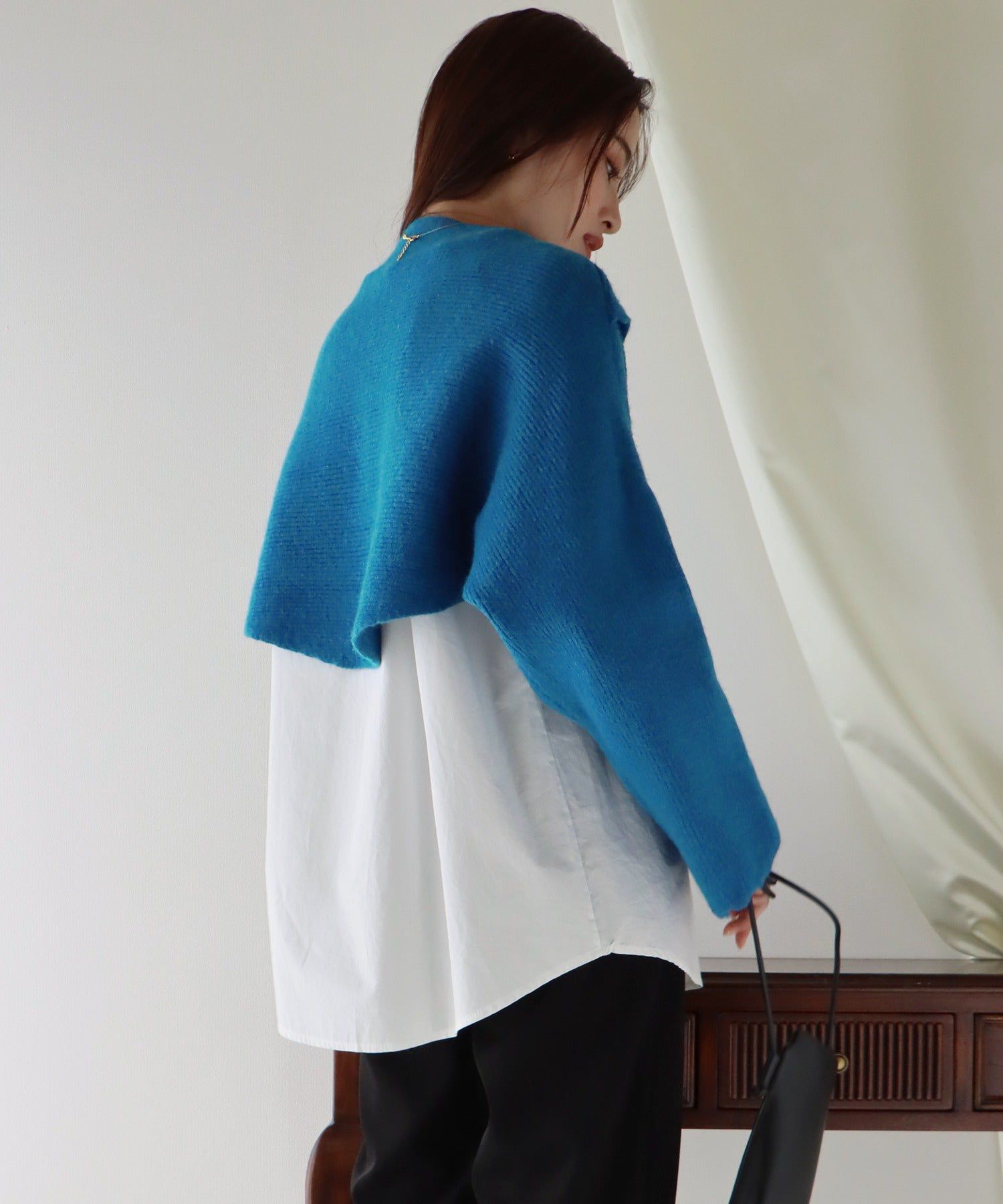 日本 BLUE EAST - 交叉短版針織長袖罩衫-淺灰