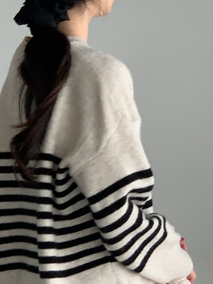 韓國女裝連線 - 條紋點綴寬鬆版型針織上衣-燕麥杏 (FREE)