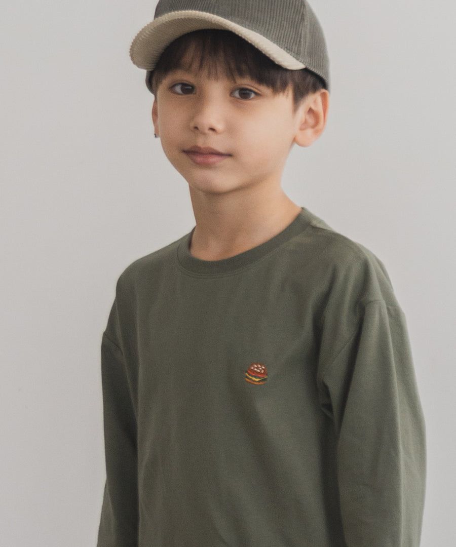 日本 PAIRMANON - 柔棉100% 圓領薄長袖上衣-刺繡美式漢堡-軍綠