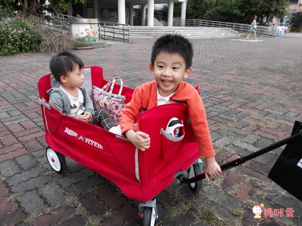 美國百年品牌 RADIO FLYER ❤ 兒童界的法拉利之稱超夯品牌！