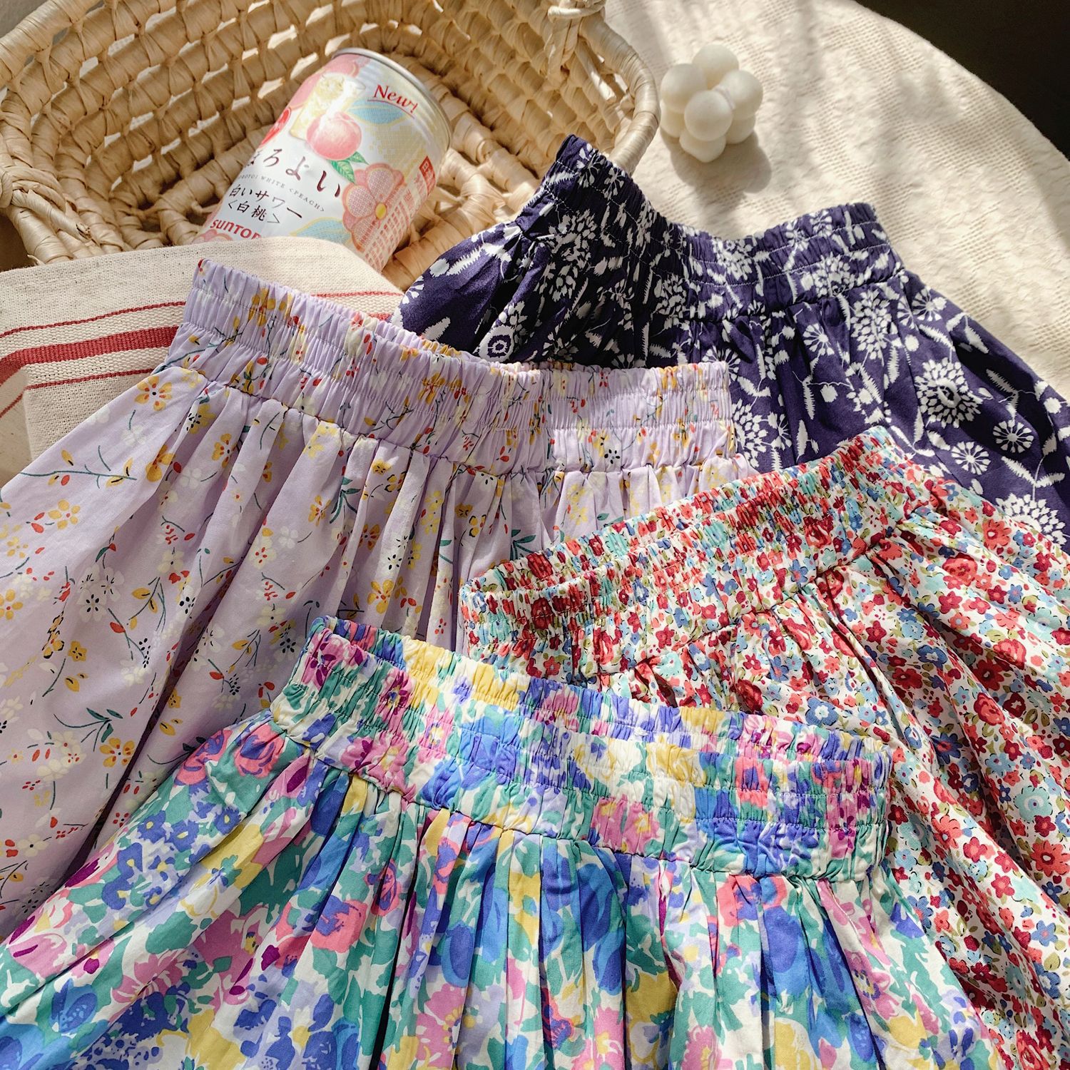 腰鬆緊小清新碎花短褲-水墨畫花-黑+白