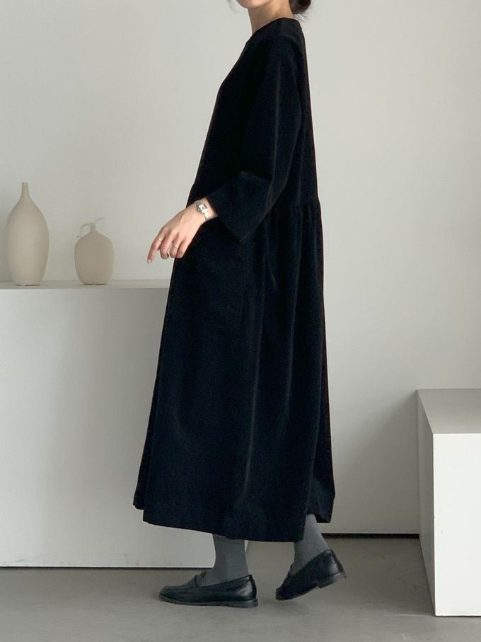 韓國女裝連線 - 極簡大口袋燈芯絨連身洋裝-黑 (FREE)