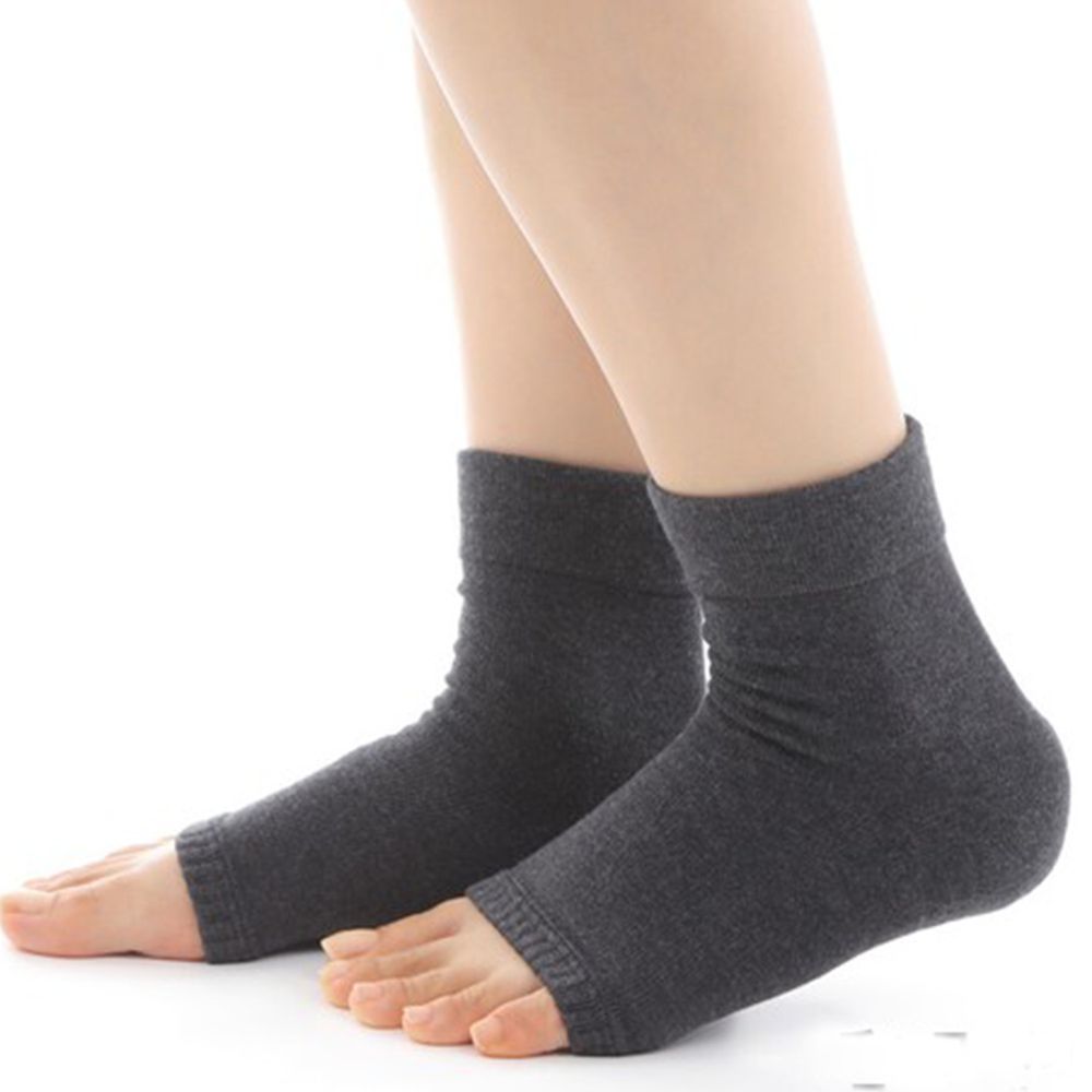 日本女裝代購 - 日本製 足跟保濕襪-石墨灰