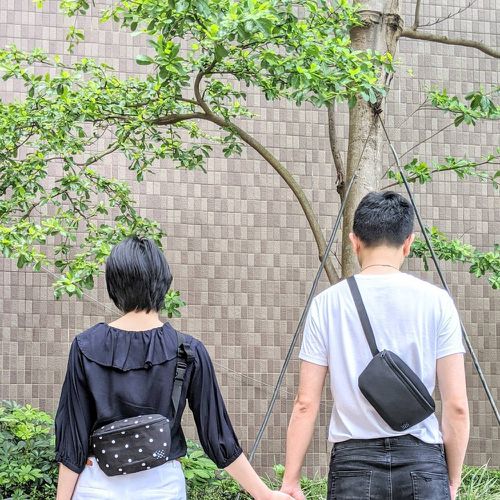 趴趴走腰包-黑底白點