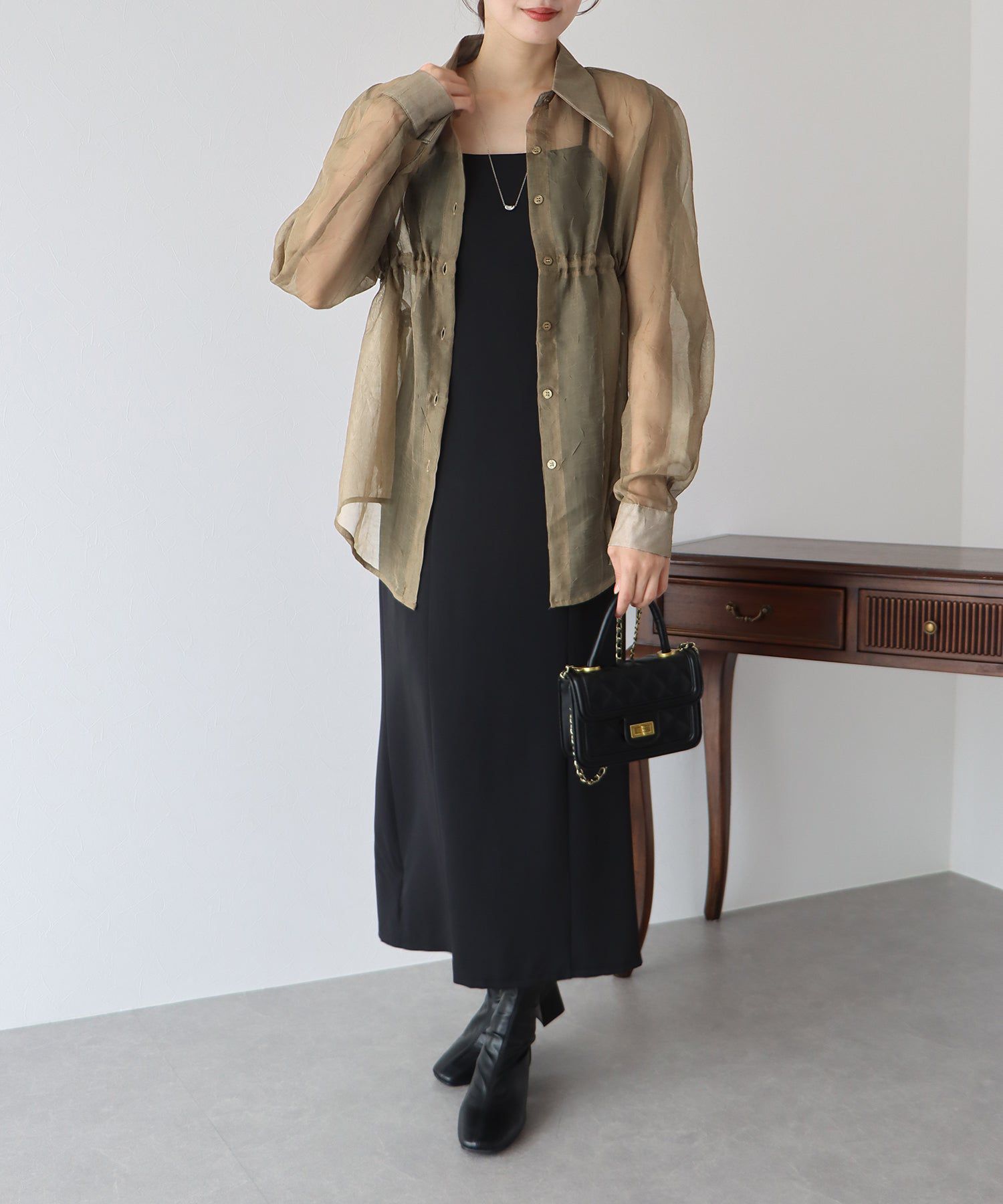 日本 BLUE EAST - 透膚抽繩翻領薄襯衫-米杏