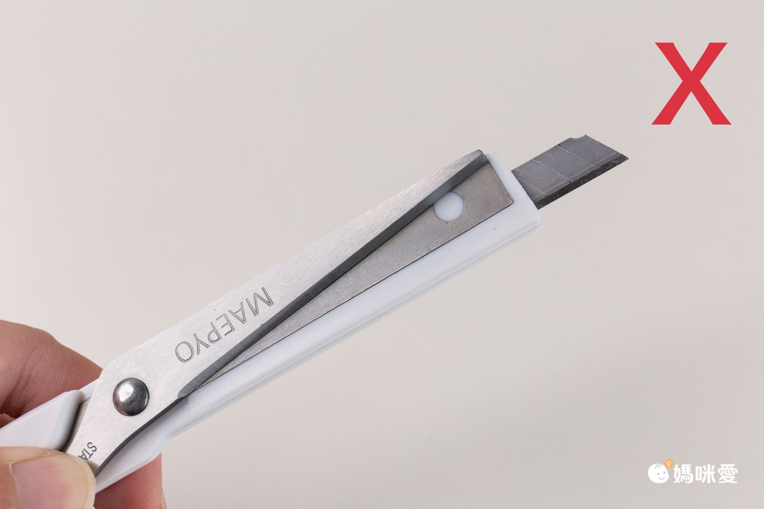 韓國代購 - DUO-CUT 開箱神器 2in1 剪剪刀/刀片-白X藍 (200mm x 70mm)