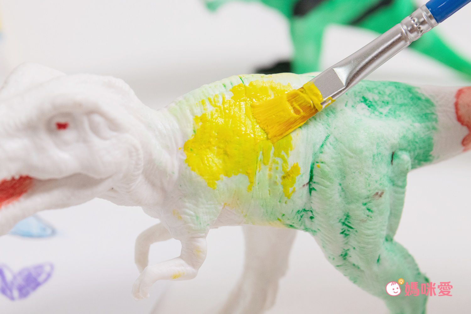 樂彩森林 - DIY恐龍彩繪組-腕龍(內附恐龍模型與10張恐龍畫紙) (22x6x18)